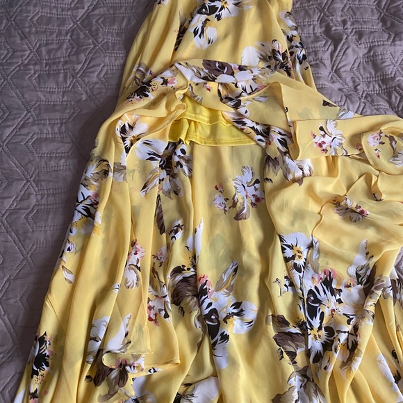 Yellow dress - Picture 2 of 4